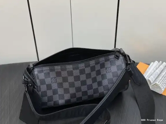 AAA Pruses Bags Soft VUITTON LOUIS Polochon PM 0630